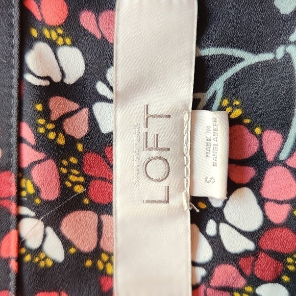 Loft charcoal gray floral button up blouse size small - Picture 7 of 9